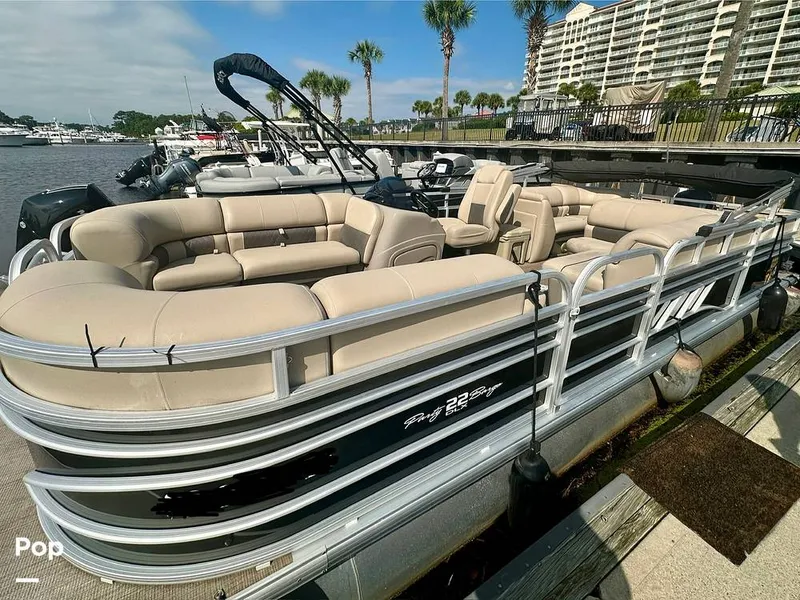 The Image of Sun Tracker Party -Barge 22 DLX 2022 - 15833553