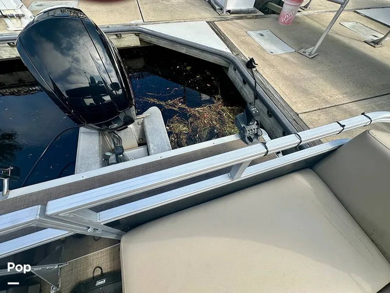 Slide: The Image of Sun Tracker Party -Barge 22 DLX 2022 - 15833598