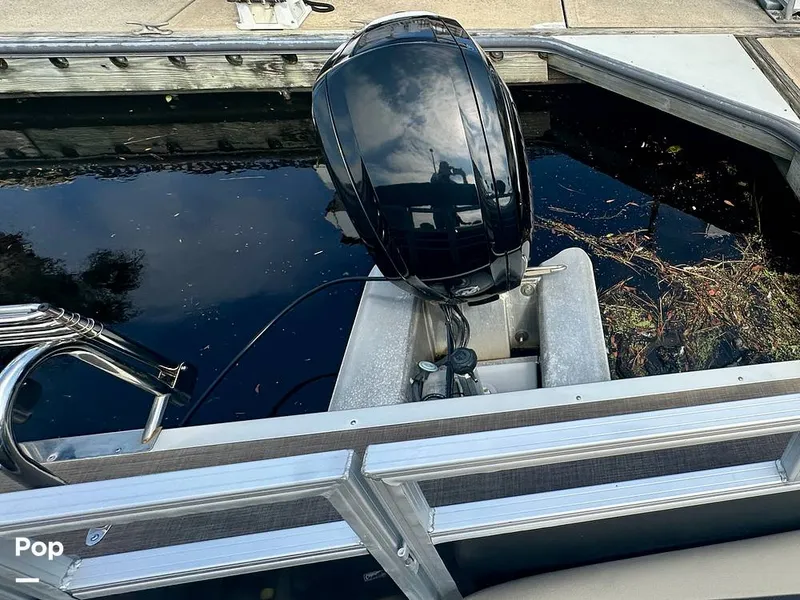 Slide: The Image of Sun Tracker Party -Barge 22 DLX 2022 - 15833621