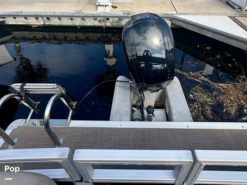 Slide: The Image of Sun Tracker Party -Barge 22 DLX 2022 - 15833623