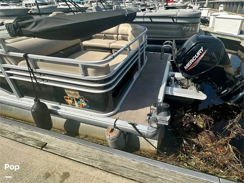 Slide: The Image of Sun Tracker Party -Barge 22 DLX 2022 - 15833627