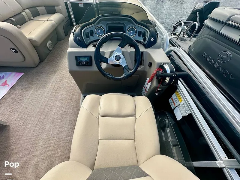 Slide: The Image of Captain's Chair - 15833612