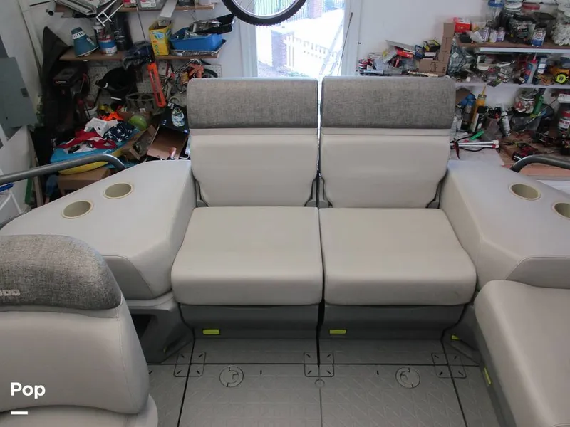 Slide: The Image of REAR SEATING - 15846400