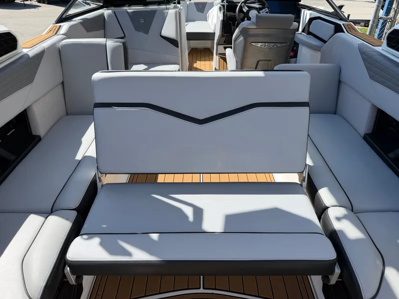 Slide: The Image of Nautique S25 2023 - 11