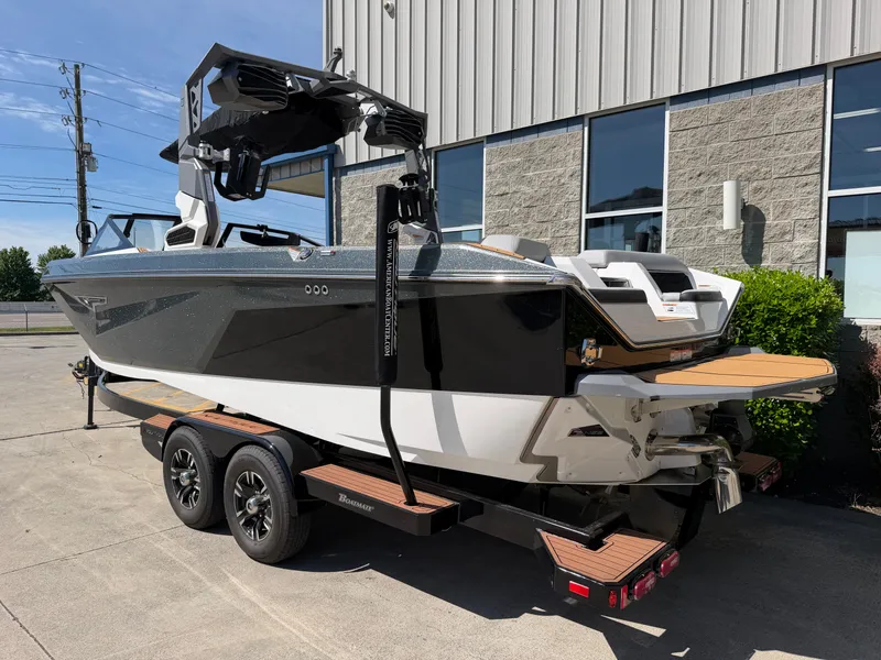 Slide: The Image of Nautique S25 2023 - 4