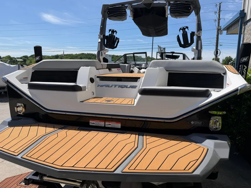 Slide: The Image of Nautique S25 2023 - 6