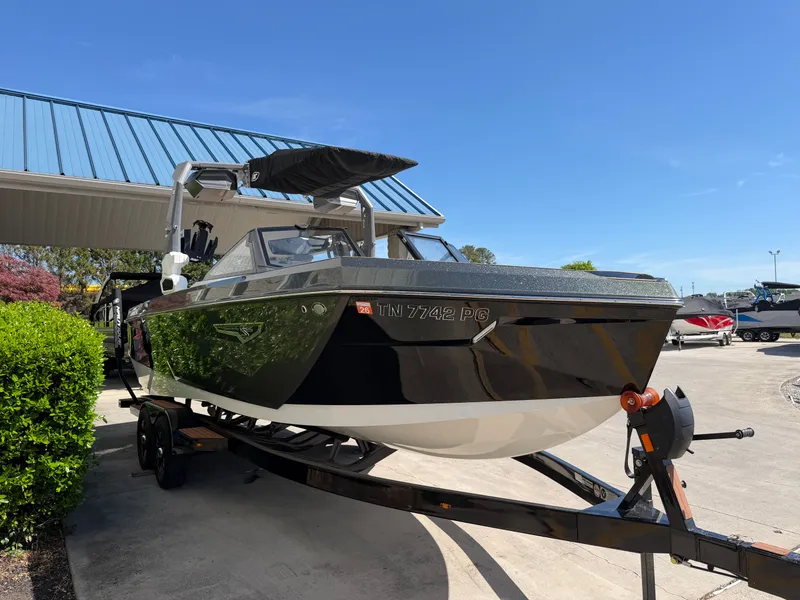 Slide: The Image of Nautique S25 2023 - 1