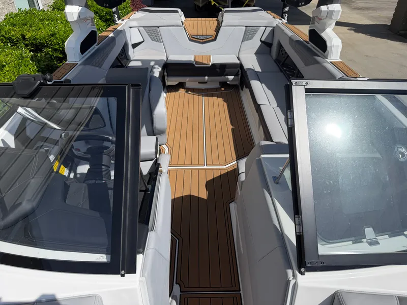 Slide: The Image of Nautique S25 2023 - 17