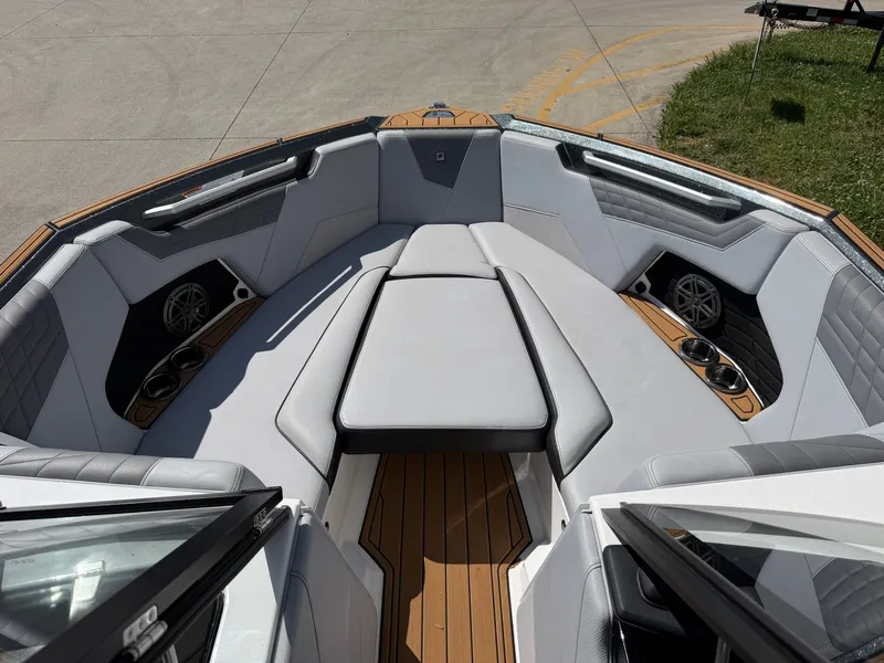 Slide: The Image of Nautique S25 2023 - 18