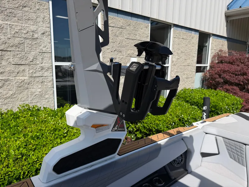 Slide: The Image of Nautique S25 2023 - 16
