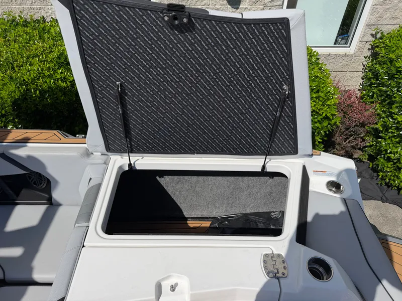 Slide: The Image of Nautique S25 2023 - 9