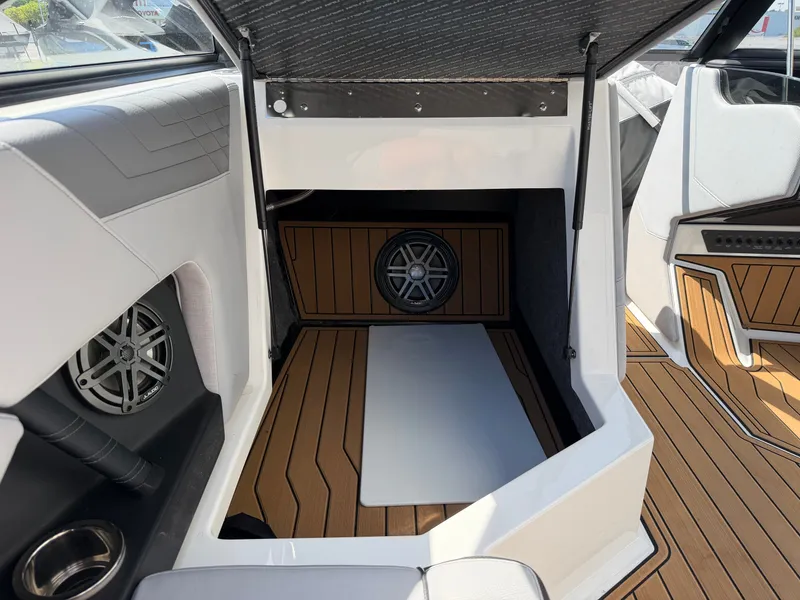 Slide: The Image of Nautique S25 2023 - 15