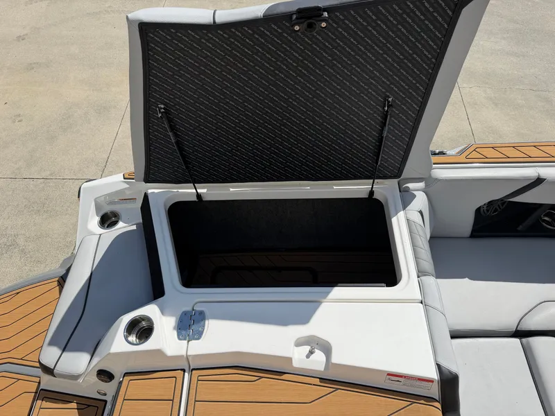 Slide: The Image of Nautique S25 2023 - 8