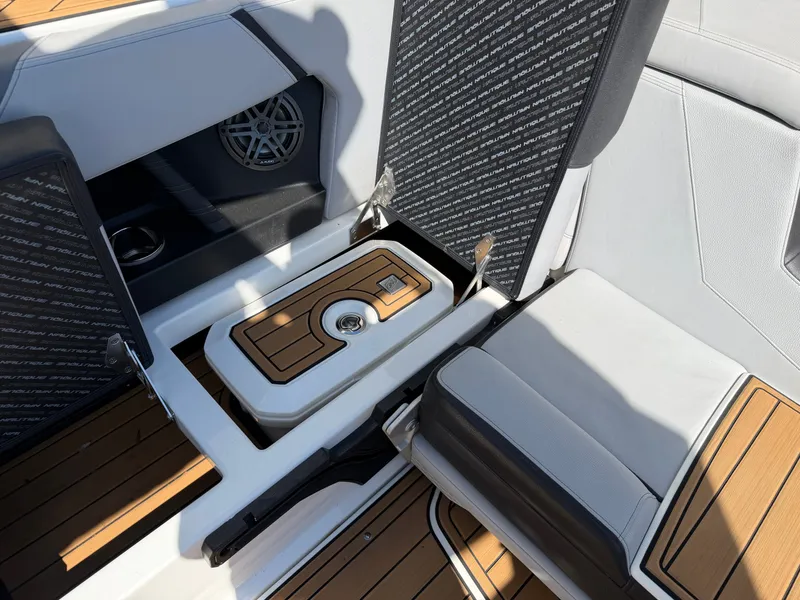 Slide: The Image of Nautique S25 2023 - 13