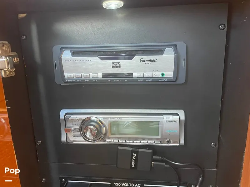 Slide: The Image of Sea Ray 280 sundancer 2010 - 15913561