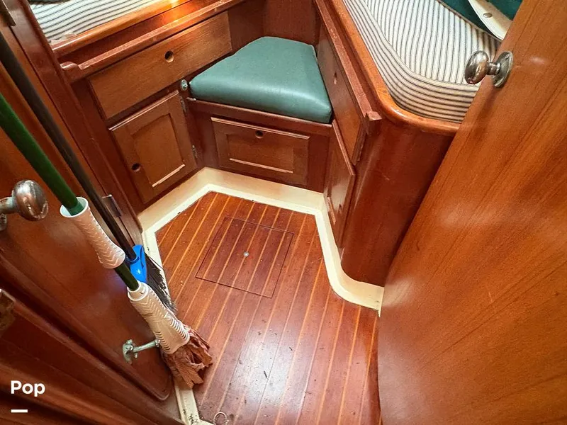 Slide: The Image of V Berth - 15844682