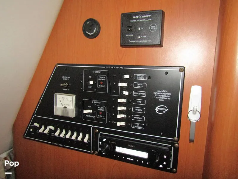 Slide: The Image of Crownline Boats 270 CR 2008 - 15882340