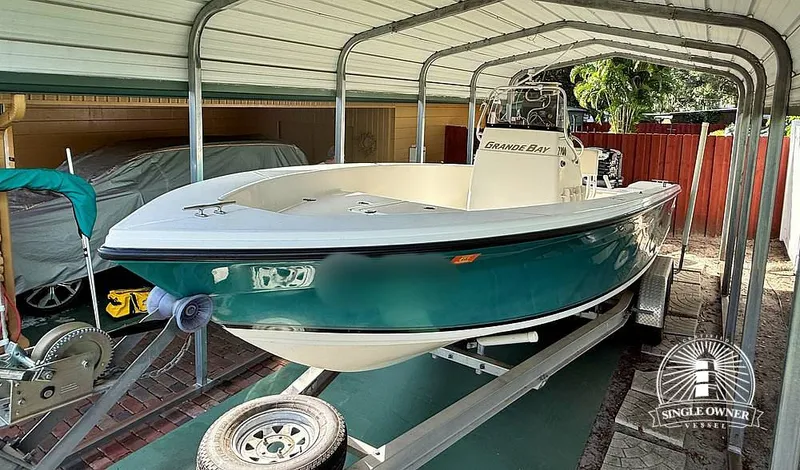 The Image of Angler Grande Bay 2200 2002 - 15852055