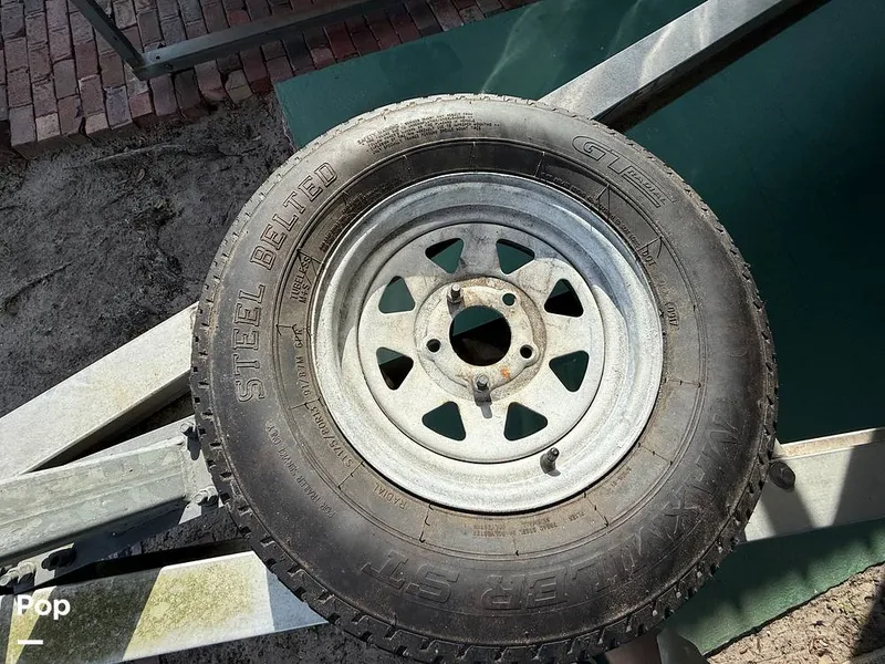 Slide: The Image of spare tire - 15852106