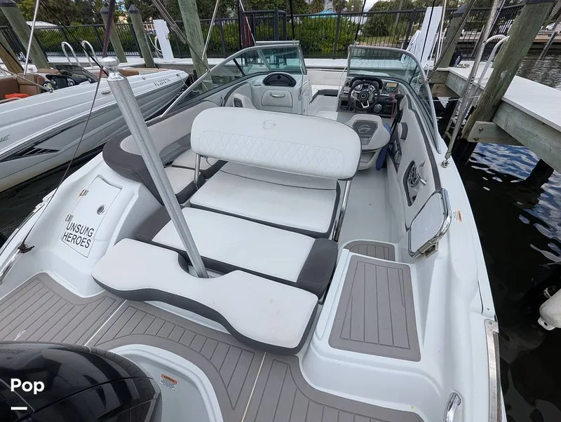 Slide: The Image of Crownline Boats E 215XS 2023 - 15930353