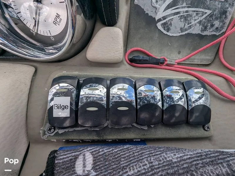 Slide: The Image of Crownline Boats E 215XS 2023 - 15930362