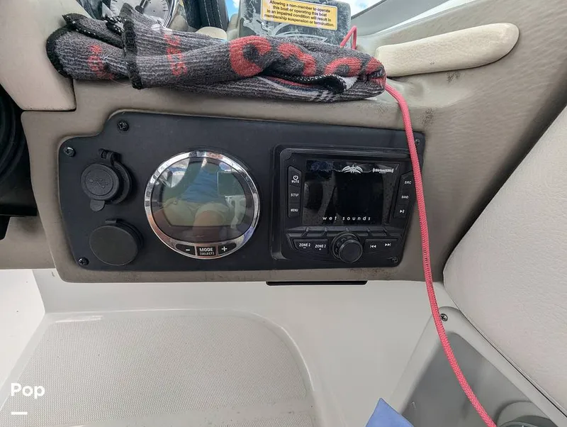 Slide: The Image of Crownline Boats E 215XS 2023 - 15930363