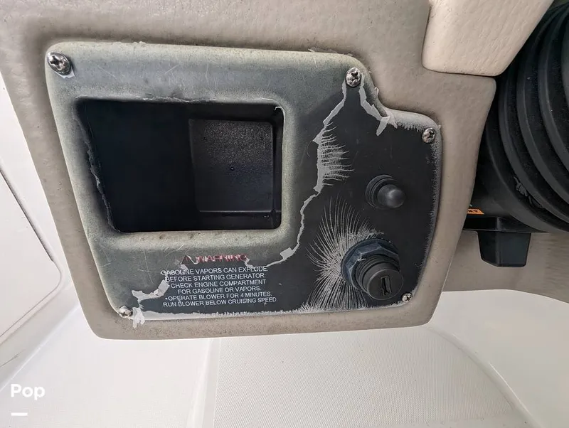 Slide: The Image of Crownline Boats E 215XS 2023 - 15930365