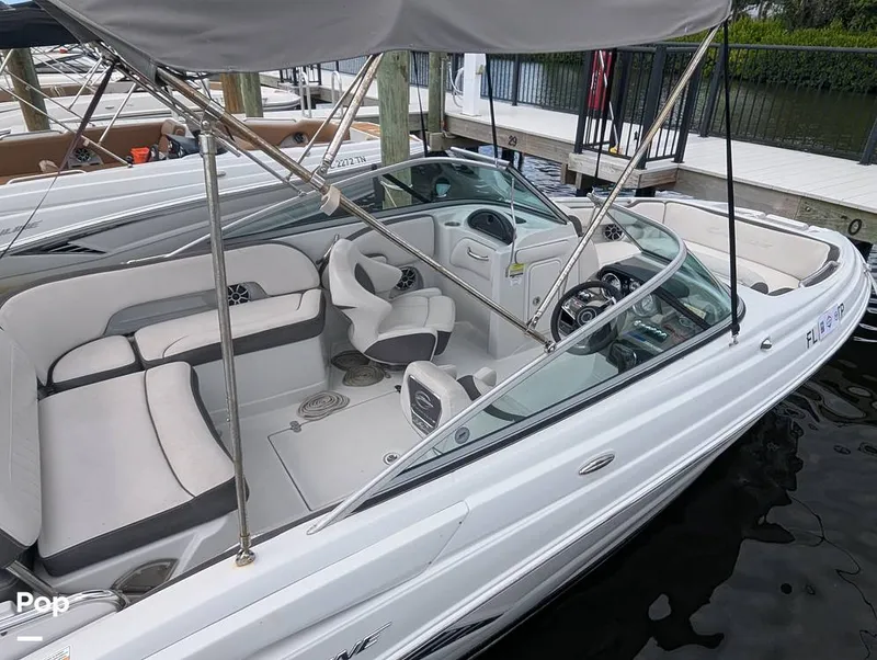 Slide: The Image of Crownline Boats E 215XS 2023 - 15930346