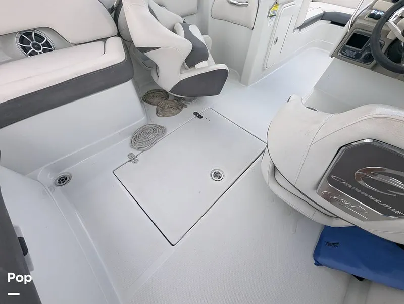 Slide: The Image of Crownline Boats E 215XS 2023 - 15930374