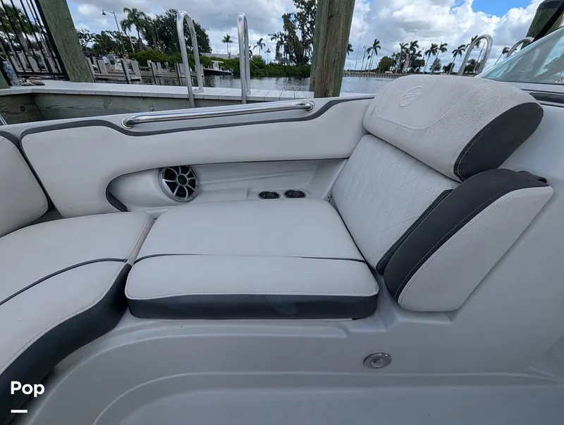 Slide: The Image of Crownline Boats E 215XS 2023 - 15930382