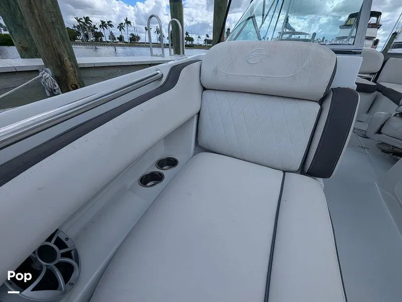 Slide: The Image of Crownline Boats E 215XS 2023 - 15930383