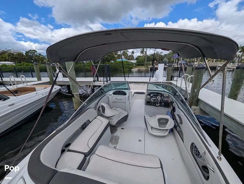 Slide: The Image of Crownline Boats E 215XS 2023 - 15930347