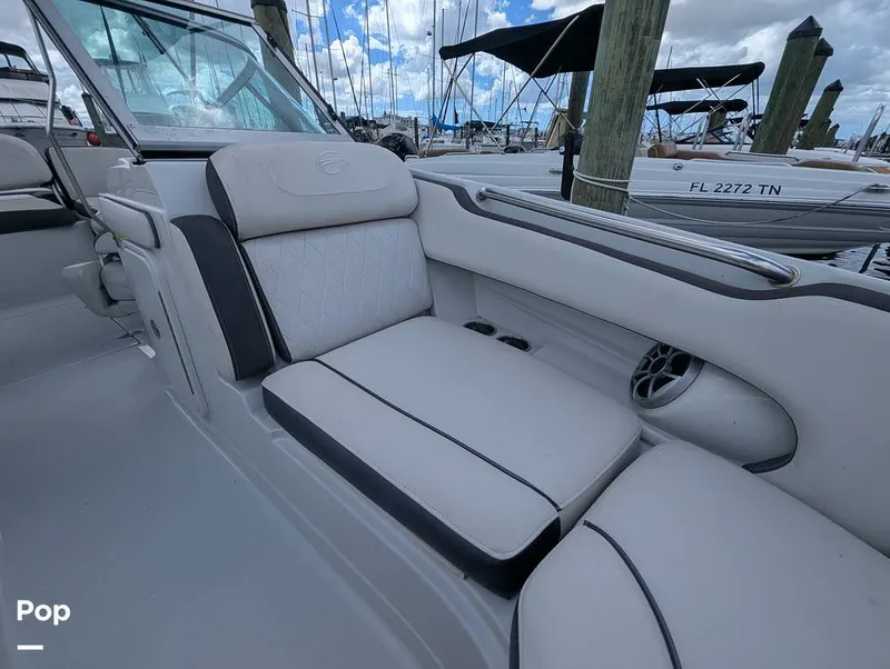 Slide: The Image of Crownline Boats E 215XS 2023 - 15930384