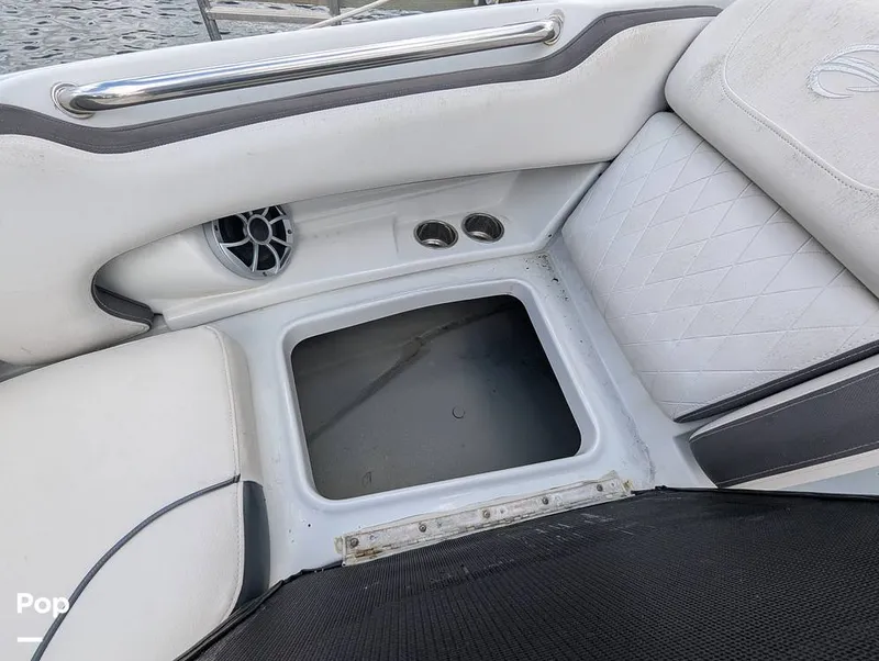 Slide: The Image of Crownline Boats E 215XS 2023 - 15930385