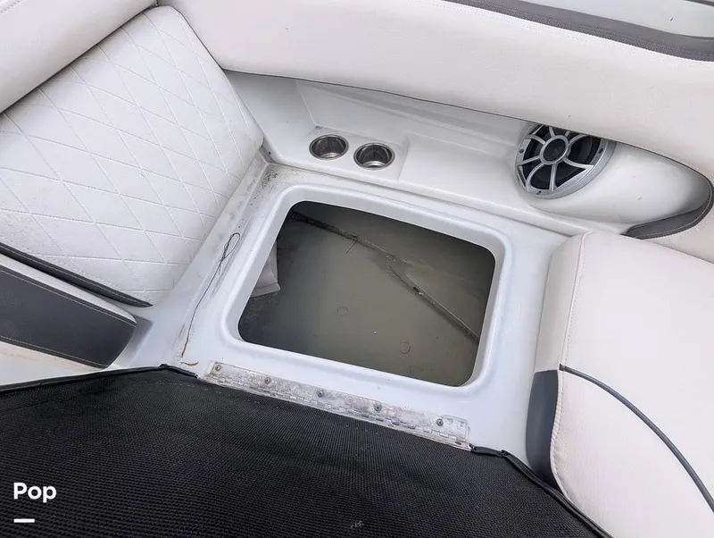 Slide: The Image of Crownline Boats E 215XS 2023 - 15930386