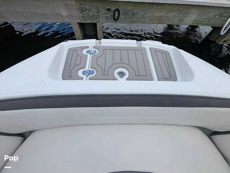 Slide: The Image of Crownline Boats E 215XS 2023 - 15930388