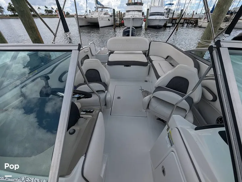 Slide: The Image of Crownline Boats E 215XS 2023 - 15930390