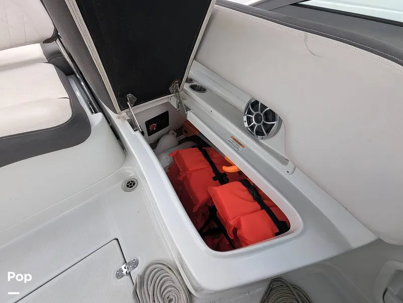 Slide: The Image of Crownline Boats E 215XS 2023 - 15930394