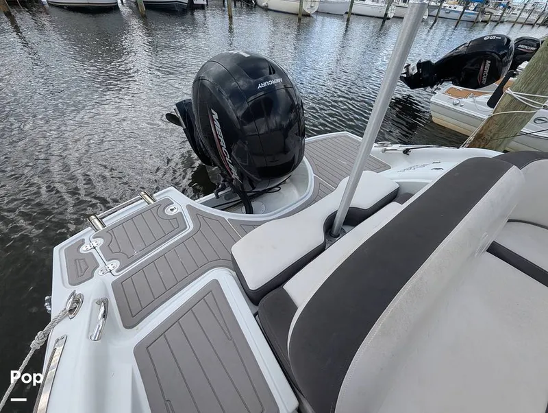 Slide: The Image of Crownline Boats E 215XS 2023 - 15930396