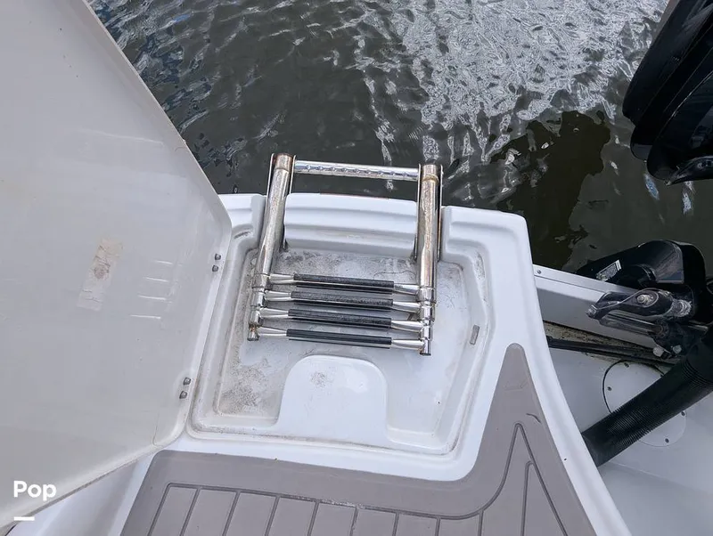 Slide: The Image of Crownline Boats E 215XS 2023 - 15930397