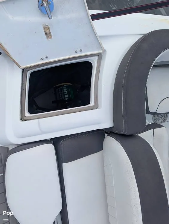 Slide: The Image of Crownline Boats E 215XS 2023 - 15930401