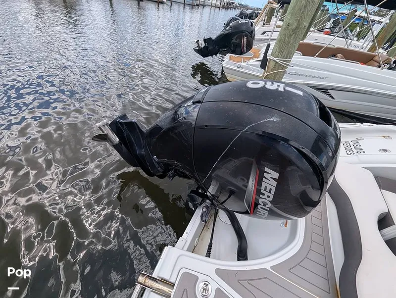 Slide: The Image of Crownline Boats E 215XS 2023 - 15930352