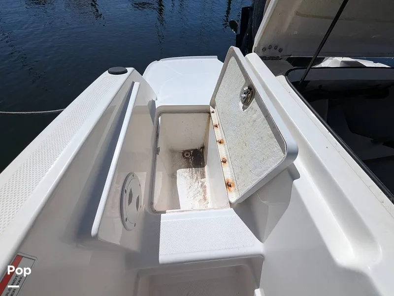 Slide: The Image of Bayliner VR6 OB 2024 - 15950900