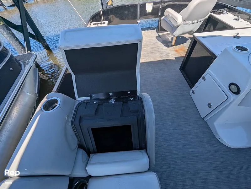 Slide: The Image of Lowe SF 232 2024 - 15951219