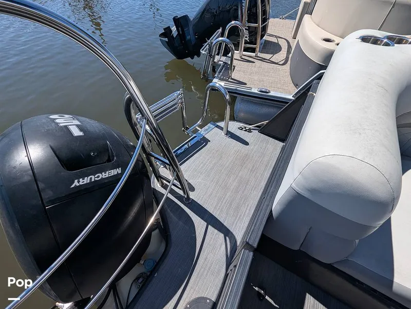 Slide: The Image of Lowe SF 232 2024 - 15951224