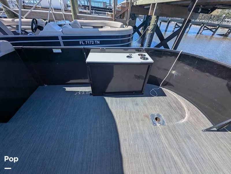 Slide: The Image of Lowe SF 232 2024 - 15951239