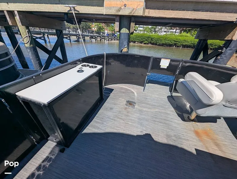 Slide: The Image of Lowe SF 232 2024 - 15951240