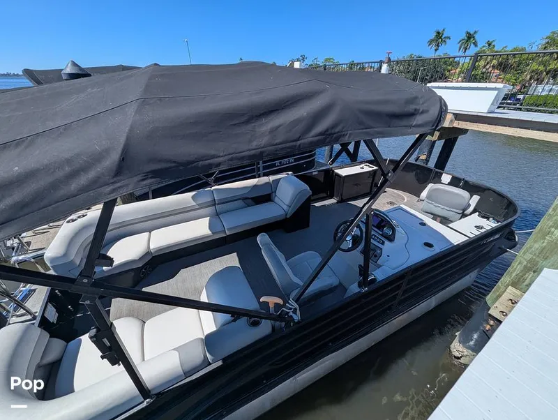 Slide: The Image of Lowe SF 232 2024 - 15951247