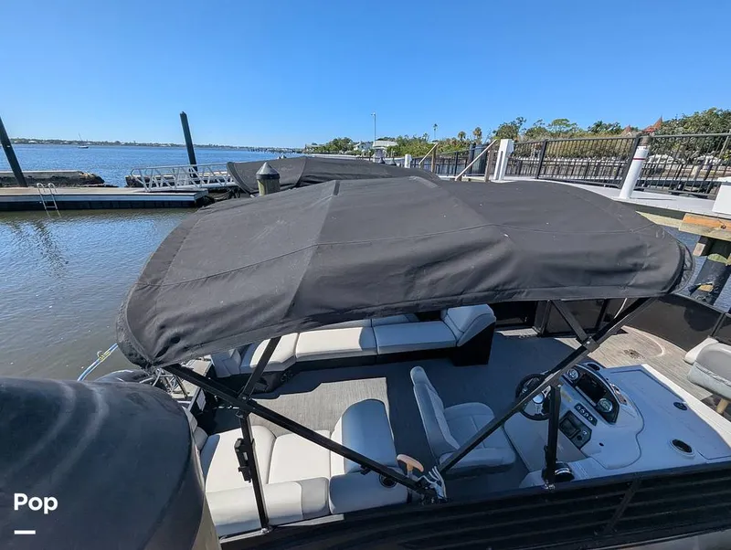 Slide: The Image of Lowe SF 232 2024 - 15951249