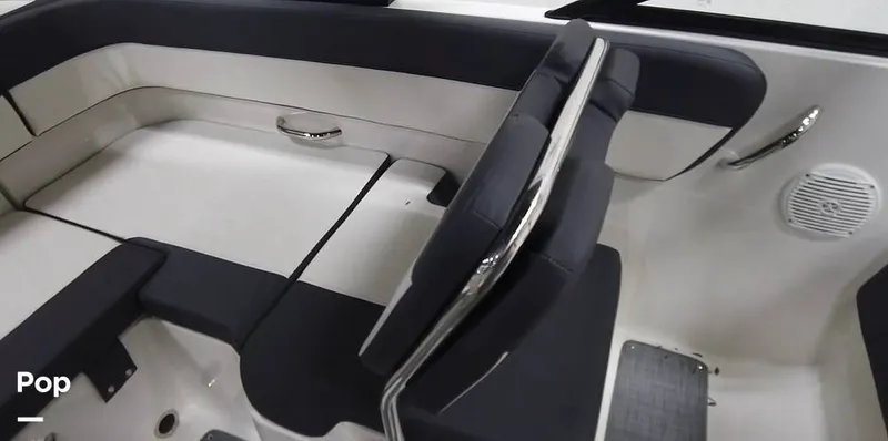 Slide: The Image of Bayliner VR5 2022 - 16316013